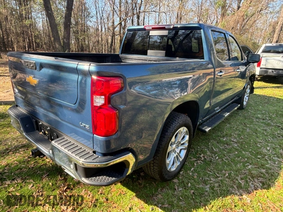 2024 Chevrolet Silverado 1500 with VIN 3GCUDGEL2RG257638, listed as a Copart auction lot 49019625 with 3,277 mi miles and Clean Title. Bid and sale history available at DreamBid. Image 4.