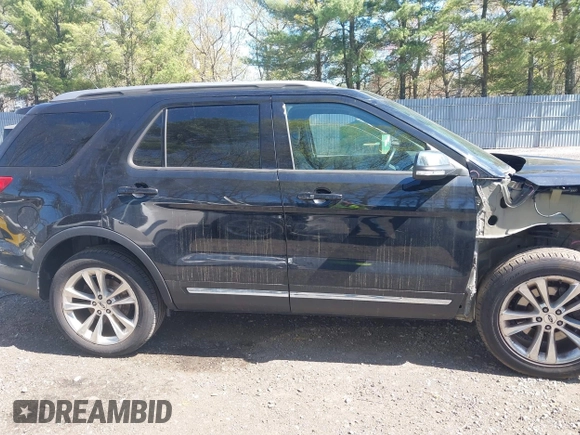 2019 Ford Explorer XLT z VIN 1FM5K8D83KGA01986, wystawiony jako IAAI lot #42114420 z przebiegiem 40 276 mil mil oraz . Historia ofert i sprzedaży dostępna na DreamBid. Obrazek 14.