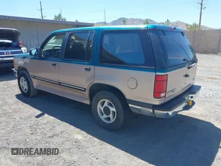 1993 Ford Explorer Eddie Bauer z VIN 1FMDU34X1PUD33031, wystawiony jako IAAI lot #42477303 z przebiegiem 65 324 mil mil oraz . Historia ofert i sprzedaży dostępna na DreamBid. Obrazek 3.