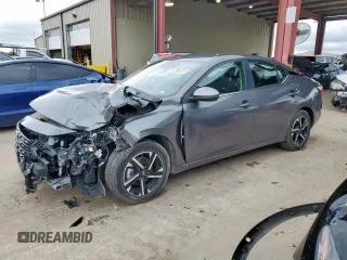 2025 Nissan Sentra SV z VIN 3N1AB8CV3SY237906, wystawiony jako Copart lot #60637065 z przebiegiem 16 937 mil mil oraz Czysty tytuł • Clean title. Historia ofert i sprzedaży dostępna na DreamBid. Obrazek 1.
