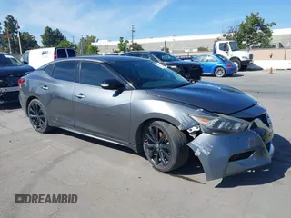 2017 Nissan Maxima SV z VIN 1N4AA6AP7HC434948, wystawiony jako IAAI lot #42199473 z przebiegiem 122 616 mil mil oraz . Historia ofert i sprzedaży dostępna na DreamBid. Obrazek 1.