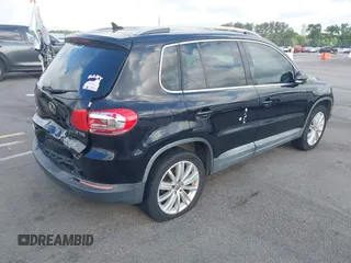 2012 Volkswagen Tiguan SE z VIN WVGAV7AX7CW504391, wystawiony jako IAAI lot #42240604 z przebiegiem 180 330 mil mil oraz . Historia ofert i sprzedaży dostępna na DreamBid. Obrazek 4.