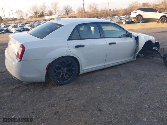 2019 Chrysler 300 with VIN 2C3CCABG9KH682805, listed as a IAAI auction lot 41307100 with NaN miles. Bid and sale history available at carsss.com. Image 4.