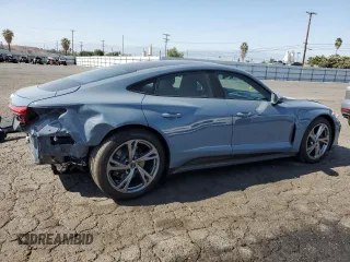 2023 Audi e-tron GT Premium Plus z VIN WAUFJBFW4P7002329, wystawiony jako Copart lot #58252313 z przebiegiem 2589 mil mil oraz . Historia ofert i sprzedaży dostępna na DreamBid. Obrazek 3.