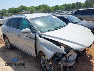 2020 Lincoln Nautilus Standard z VIN 2LMPJ8J99LBL00372, wystawiony jako IAAI lot #42071449 z przebiegiem Nie podano mil oraz . Historia ofert i sprzedaży dostępna na DreamBid. Obrazek 13.