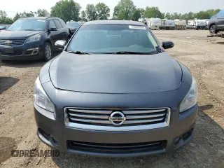 2013 Nissan Maxima SV z VIN 1N4AA5APXDC829243, wystawiony jako Copart lot #59888905 z przebiegiem 318 219 mil mil oraz Czysty tytuł • Clean title. Historia ofert i sprzedaży dostępna na DreamBid. Obrazek 5.