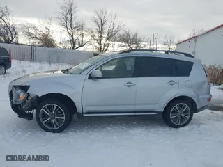 2013 Mitsubishi Outlander SE with VIN JA4JT3AW6DU020908, listed as a IAAI auction lot 41266111 with 193,967 mi miles. Bid and sale history available at carsss.com. Image 14.