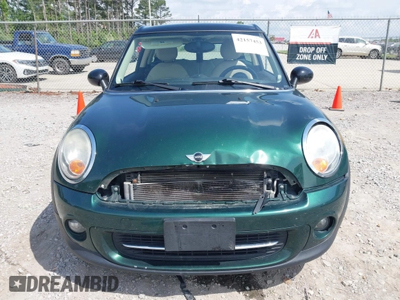2011 MINI Clubman z VIN WMWZF3C58BTY00588, wystawiony jako IAAI lot #42157453 z przebiegiem 102 947 mil mil oraz . Historia ofert i sprzedaży dostępna na DreamBid. Obrazek 6.