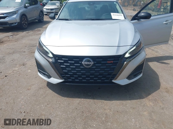 2023 Nissan Altima SR z VIN 1N4BL4CV3PN371333, wystawiony jako IAAI lot #42420194 z przebiegiem 47 460 mil mil oraz . Historia ofert i sprzedaży dostępna na DreamBid. Obrazek 6.