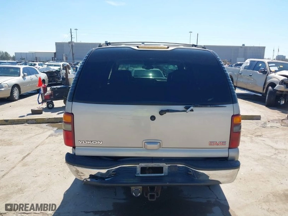 2005 GMC Yukon SLT with VIN 1GKEC13T15R144480, listed as a IAAI auction lot 41632540 with 184,038 mi miles. Bid and sale history available at carsss.com. Image 17.