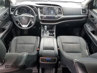 2016 Toyota Highlander LE z VIN 5TDBKRFH1GS277655, wystawiony jako Copart lot #51135055 z przebiegiem 147 261 mil mil oraz Nie do naprawy • Non repairable. Historia ofert i sprzedaży dostępna na DreamBid. Obrazek 8.