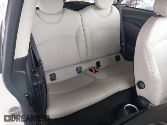 2011 MINI Hardtop with VIN WMWSU3C52BT091664, listed as a IAAI auction lot 42427367 with 110,488 mi miles and . Bid and sale history available at DreamBid. Image 8.