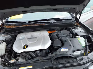 2013 Hyundai Sonata Hybrid with VIN KMHEC4A44DA077276, listed as a IAAI auction lot 41752360 with 62,700 mi miles. Bid and sale history available at carsss.com. Image 10.
