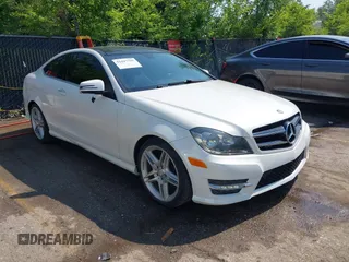 2014 Mercedes-Benz C 250 с VIN WDDGJ4HB9EG186697, выставлен на аукционе IAAI как лот 42447765 с пробегом 99 700 миль миль и . История ставок и продаж доступна на DreamBid. Изображение 1.
