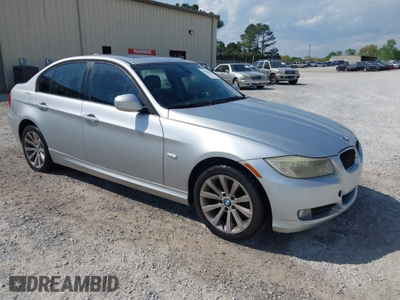 2011 BMW 3 Series 328i with VIN WBAPH7C5XBE851569, listed as a IAAI auction lot 41940437 with 171,881 mi miles. Bid and sale history available at carsss.com. Image 1.