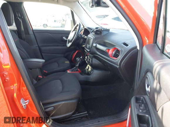 2017 Jeep Renegade Trailhawk z VIN ZACCJBCB7HPF25940, wystawiony jako IAAI lot #41372188 z przebiegiem 146 817 mil mil oraz . Historia ofert i sprzedaży dostępna na DreamBid. Obrazek 5.