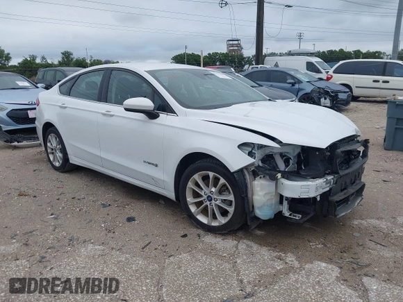 2019 Ford Fusion SE with VIN 3FA6P0LU4KR204801, listed as a IAAI auction lot 41977106 with 101,675 mi miles. Bid and sale history available at carsss.com. Image 1.