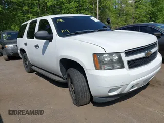 2009 Chevrolet Tahoe Police z VIN 1GNEC03099R241239, wystawiony jako IAAI lot #42157300 z przebiegiem 148 704 mil mil oraz . Historia ofert i sprzedaży dostępna na DreamBid. Obrazek 1.