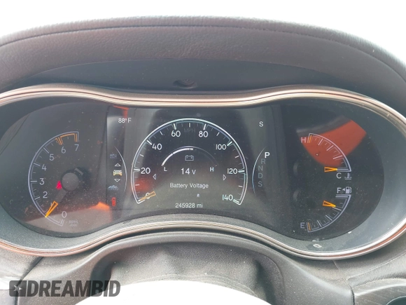 2014 Jeep Grand Cherokee Summit z VIN 1C4RJFJT4EC423217, wystawiony jako IAAI lot #42704059 z przebiegiem 245 928 mil mil oraz . Historia ofert i sprzedaży dostępna na DreamBid. Obrazek 7.