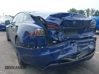 2022 Tesla Model S z VIN 5YJSA1E55NF493604, wystawiony jako IAAI lot #42503731 z przebiegiem 37 961 mil mil oraz . Historia ofert i sprzedaży dostępna na DreamBid. Obrazek 3.