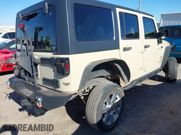 2012 Jeep Wrangler Unlimited Sport z VIN 1C4BJWDG8CL102486, wystawiony jako IAAI lot #41386649 z przebiegiem 156 993 mil mil oraz . Historia ofert i sprzedaży dostępna na DreamBid. Obrazek 4.