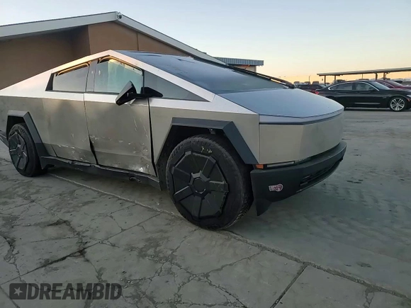 2024 Tesla Cybertruck z VIN 7G2CEHED6RA003275, wystawiony jako Copart lot #89005955 z przebiegiem 10 456 mil mil oraz Szkoda całkowita • Salvage title. Historia ofert i sprzedaży dostępna na DreamBid. Obrazek 11.