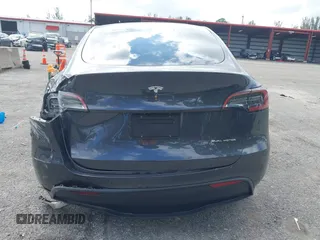 2025 Tesla Model Y Long Range z VIN 7SAYGDEEXSA362089, wystawiony jako IAAI lot #41469596 z przebiegiem 116 mil mil oraz . Historia ofert i sprzedaży dostępna na DreamBid. Obrazek 16.