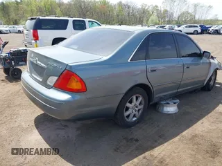 2000 Toyota Avalon XL z VIN 4T1BF28B1YU018225, wystawiony jako IAAI lot #42125483 z przebiegiem 340 207 mil mil oraz . Historia ofert i sprzedaży dostępna na DreamBid. Obrazek 4.