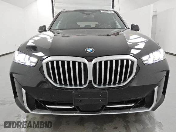 2024 BMW X5 xDrive40i z VIN 5UX23EU04R9T53436, wystawiony jako Copart lot #49401355 z przebiegiem 31 358 mil mil oraz Tytuł czysty. Historia ofert i sprzedaży dostępna na DreamBid. Obrazek 5.