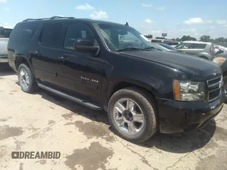2013 Chevrolet Suburban LT z VIN 1GNSCJE05DR142688, wystawiony jako IAAI lot #42214548 z przebiegiem 236 464 mil mil oraz . Historia ofert i sprzedaży dostępna na DreamBid. Obrazek 1.