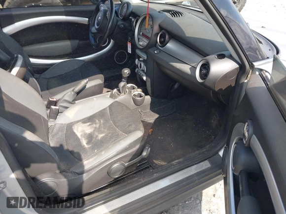 2010 MINI Hardtop with VIN WMWMF3C52ATZ21447, listed as a IAAI auction lot 42597516 with 120,000 mi miles and . Bid and sale history available at DreamBid. Image 5.