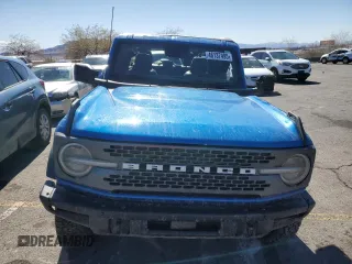 2021 Ford Bronco z VIN 1FMEE5DH6MLA74091, wystawiony jako Copart lot #46137495 z przebiegiem 54 780 mil mil oraz Szkoda całkowita • Salvage title. Historia ofert i sprzedaży dostępna na DreamBid. Obrazek 5.