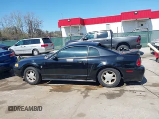2000 Ford Mustang with VIN 1FAFP4042YF252802, listed as a IAAI auction lot 41994872 with 189,081 mi miles. Bid and sale history available at carsss.com. Image 14.