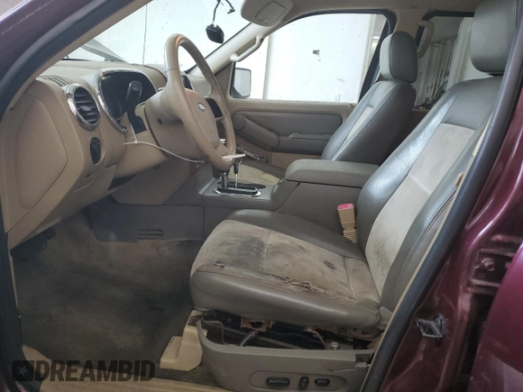 2007 Ford Explorer Eddie Bauer z VIN 1FMEU74E67UA84364, wystawiony jako Copart lot #60142495 z przebiegiem 182 595 mil mil oraz Czysty tytuł • Clean title. Historia ofert i sprzedaży dostępna na DreamBid. Obrazek 7.