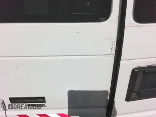 2013 Ford Econoline Cargo Commercial с VIN 1FTNE2EL2DDA49804, выставлен на аукционе IAAI как лот 42857242 с пробегом 101 444 миль миль и . История ставок и продаж доступна на DreamBid. Изображение 17.