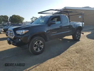 2017 Toyota Tacoma SR5 z VIN 5TFRZ5CN6HX053449, wystawiony jako Copart lot #83626794 z przebiegiem 79 969 mil mil oraz Szkoda całkowita • Salvage title. Historia ofert i sprzedaży dostępna na DreamBid. Obrazek 1.