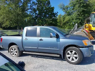 2011 Nissan Titan SL with VIN 1N6AA0EC7BN310833, listed as a IAAI auction lot 40140349 with 230,235 mi miles. Bid and sale history available at carsss.com. Image 14.