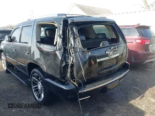 2013 Cadillac Escalade Premium with VIN 1GYS4CEF7DR102743, listed as a IAAI auction lot 41690593 with 228,070 mi miles. Bid and sale history available at carsss.com. Image 6.