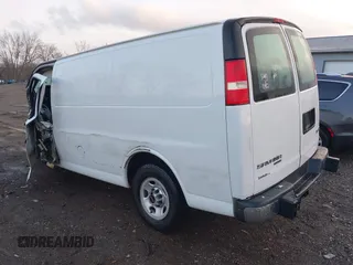 2015 GMC Savana Cargo Van with VIN 1GTW7FCF6F1909405, listed as a IAAI auction lot 41173319 with 180,010 mi miles. Bid and sale history available at carsss.com. Image 3.