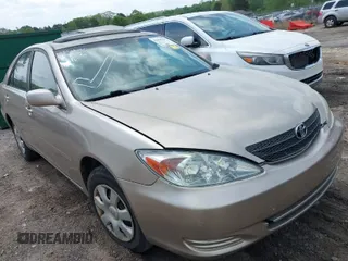2004 Toyota Camry LE with VIN 4T1BE32K64U265994, listed as a IAAI auction lot 42015312 with 273,408 mi miles. Bid and sale history available at carsss.com. Image 1.