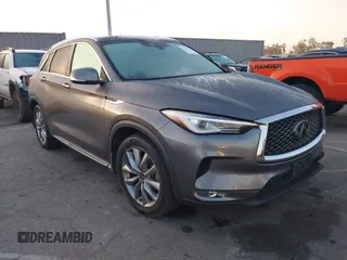 2021 Infiniti QX50 Luxe z VIN 3PCAJ5BA9MF124179, wystawiony jako IAAI lot #42296244 z przebiegiem 79 935 mil mil oraz . Historia ofert i sprzedaży dostępna na DreamBid. Obrazek 1.