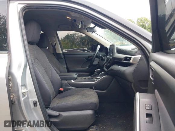 2020 Toyota Highlander LE with VIN 5TDZZRAH6LS027761, listed as a IAAI auction lot 42034714 with 90,546 mi miles and . Bid and sale history available at DreamBid. Image 5.