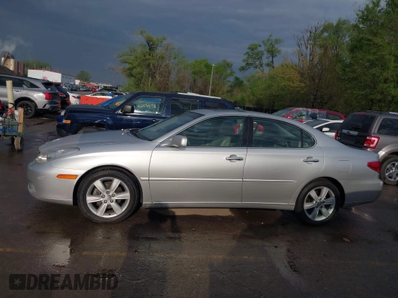 2005 Lexus ES 330 with VIN JTHBA30G055064200, listed as a IAAI auction lot 42048923 with 257,946 mi miles. Bid and sale history available at carsss.com. Image 14.