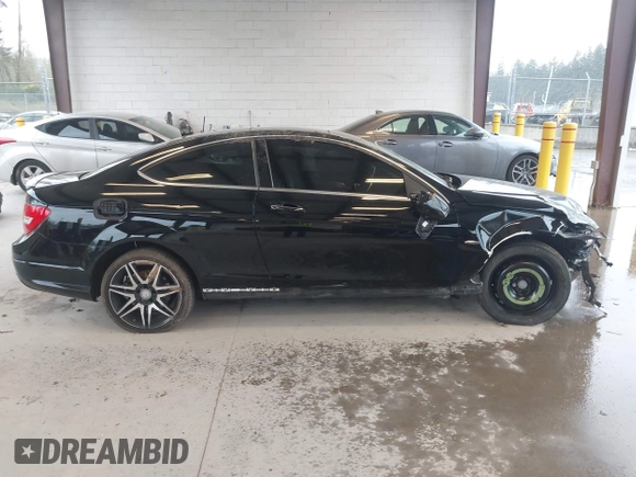 2014 Mercedes-Benz C 250 с VIN WDDGJ4HBXEG169195, выставлен на аукционе IAAI как лот 42013848 с пробегом 95 345 миль миль и . История ставок и продаж доступна на DreamBid. Изображение 14.