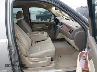 2007 GMC Yukon XL SLT with VIN 1GKFC160X7J311913, listed as a IAAI auction lot 41804518 with 188,458 mi miles. Bid and sale history available at carsss.com. Image 5.