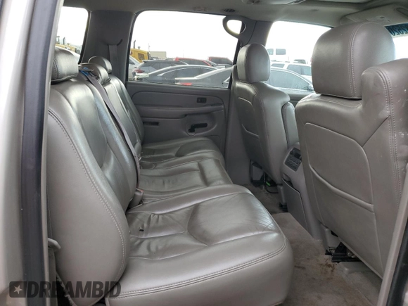 2005 Chevrolet Suburban LS with VIN 3GNFK16Z25G162903, listed as a Copart auction lot 82520714 with 304,013 mi miles and Clean Title. Bid and sale history available at carsss.com. Image 11.