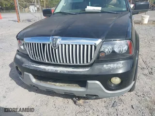 2004 Lincoln Navigator Luxury with VIN 5LMFU28RX4LJ15831, listed as a IAAI auction lot 41969032 with 194,600 mi miles. Bid and sale history available at carsss.com. Image 6.