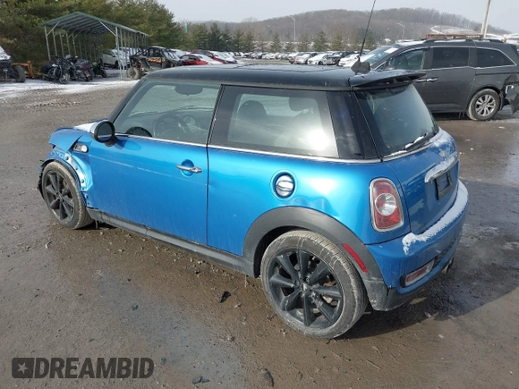 2011 MINI Hardtop S z VIN WMWSV3C50BTY12514, wystawiony jako IAAI lot #40989520 z przebiegiem 199 445 mil mil oraz . Historia ofert i sprzedaży dostępna na DreamBid. Obrazek 3.
