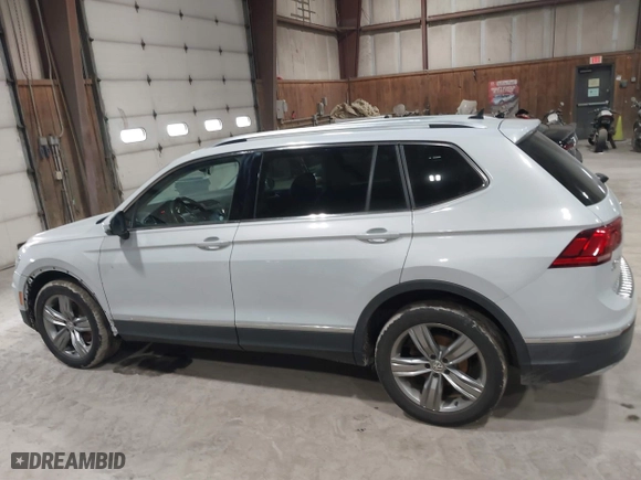 2019 Volkswagen Tiguan SEL Premium with VIN 3VV4B7AX7KM008257, listed as a IAAI auction lot 41612957 with 82,895 mi miles. Bid and sale history available at carsss.com. Image 15.