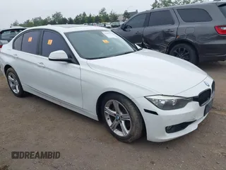 2015 BMW 3 Series 328i xDrive z VIN WBA3B3G56FNT19275, wystawiony jako IAAI lot #42455029 z przebiegiem Nie podano mil oraz . Historia ofert i sprzedaży dostępna na DreamBid. Obrazek 1.